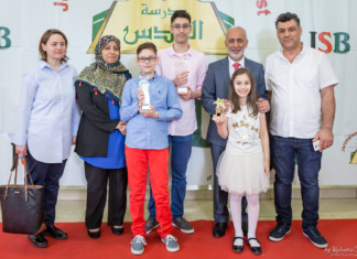 صور تكريم أوائل الطلبة من الصف الخامس وحتى الحادي عشرللعام الدراسي 2016-2017