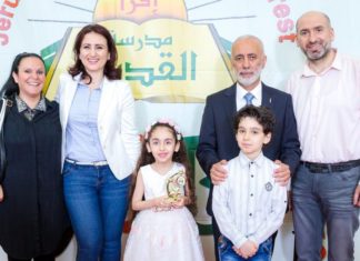 صور تكريم الطلاب المتفوقين من الأول حتى الرابع الأساسي للعام 2018